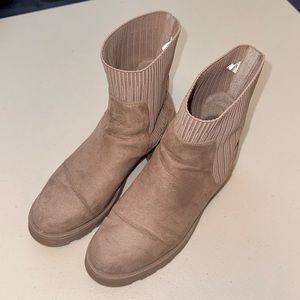 Old Navy Boots 🥾 | Size 9.5